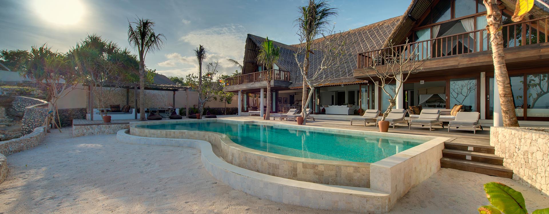 Voyage - View of villa from temple